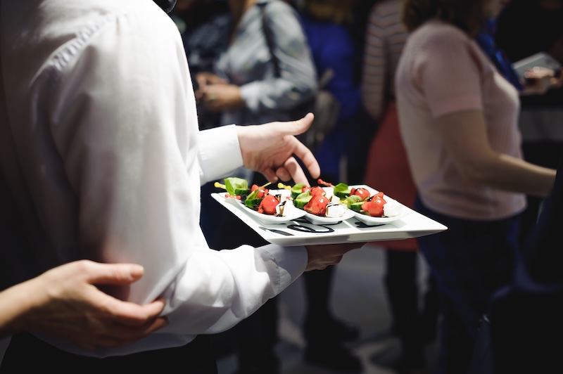 Cateringpersonal på fest