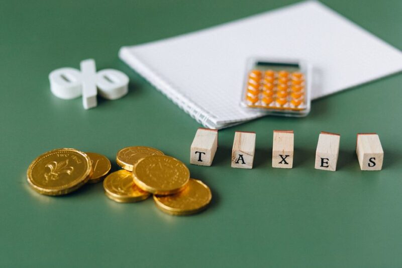 Taxes i träbokstäver